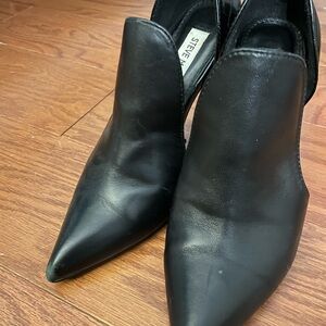 Steve Madden Black Pointed Toe Heels